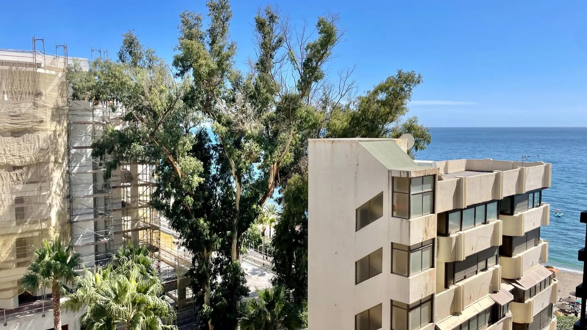 Mediterraneo Studio Front Beach - Eaw Homes Marbella